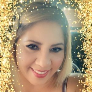 Meet your Posher, Deborah